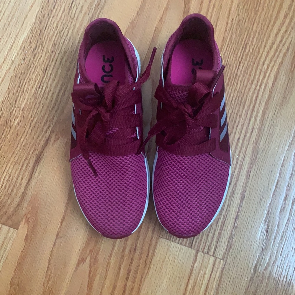 New Adidas Bounce Sneakera - Picture 2 of 4